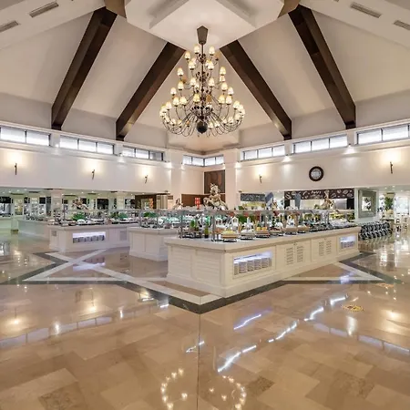Отель Bellis Deluxe & Heated For Winter Aqua Park 5*