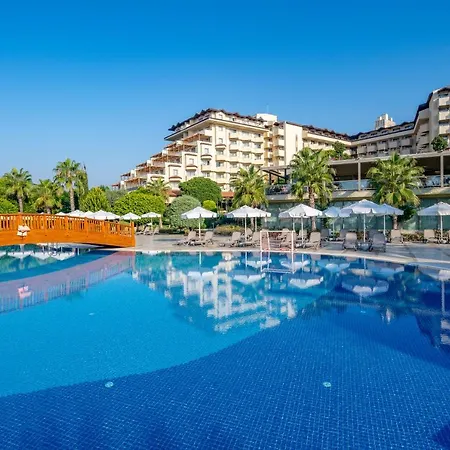 Отель Bellis Deluxe & Heated For Winter Aqua Park 5*
